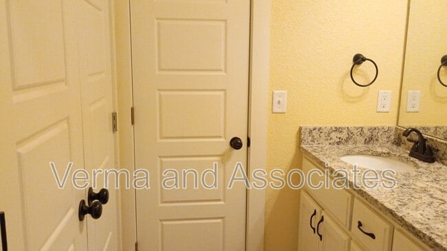 Building Photo - 1610 Sweetbriar Way