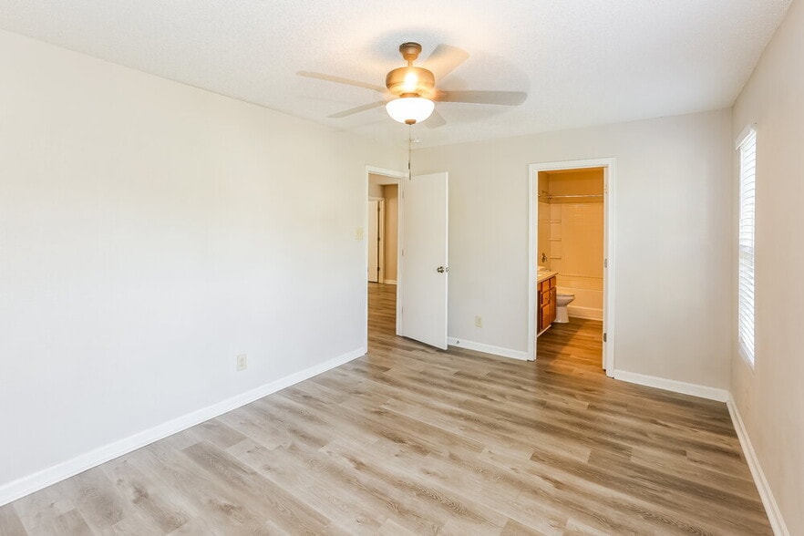 Building Photo - 803 Chastain Ave