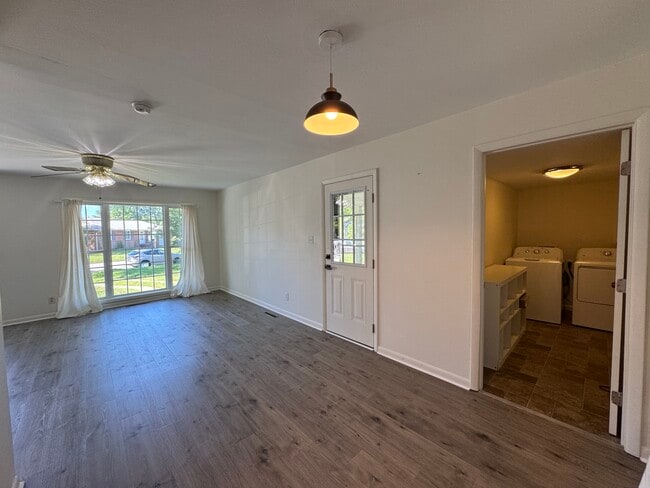 Building Photo - 20 Lenora Dr