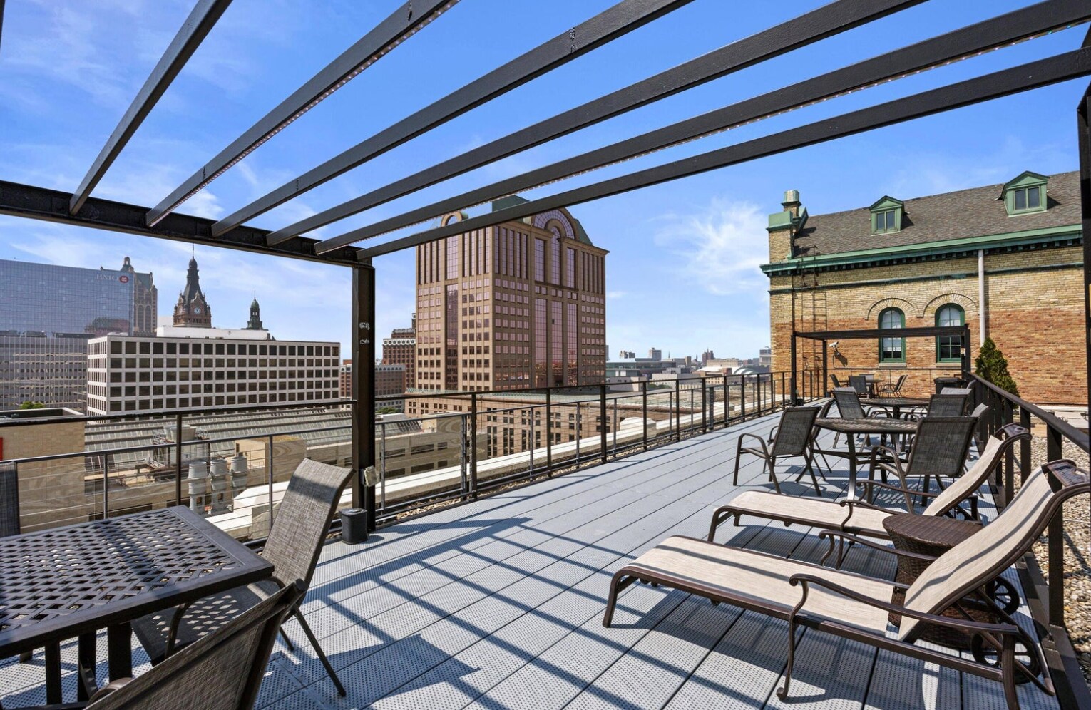 Exterior rooftop amenity - 270 E Highland Ave