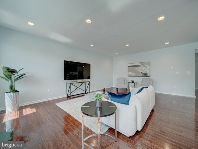 Building Photo - 43320 Barnstead Dr