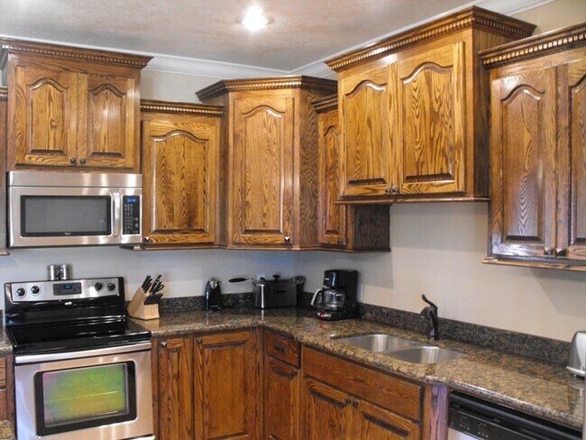 Building Photo - 147 Smithbrook Rd