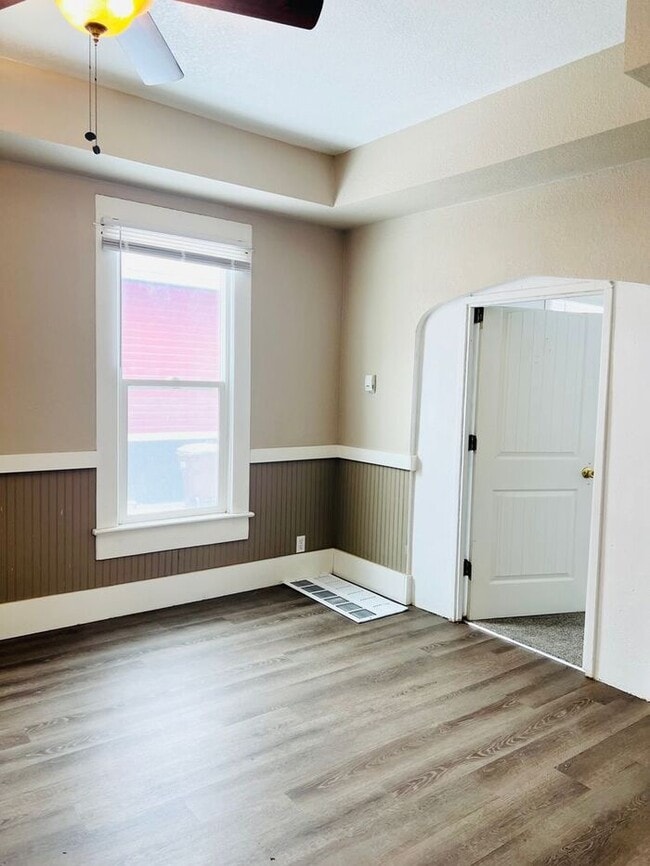 Building Photo - 4 bedroom, 2 Bath Duplex with 1 car detached garage Close to Downtown Greeley, CO