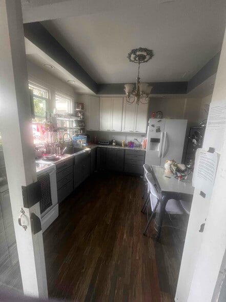 Building Photo - 300 Spg Gdn Ave S