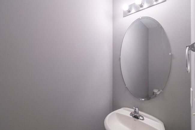 Building Photo - NEWLY RENOVATED !!!! Charming 4-Bedroom Home with Spacious Backyard!