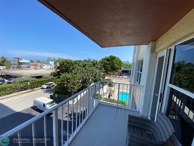 Building Photo - 3000 E Sunrise Blvd