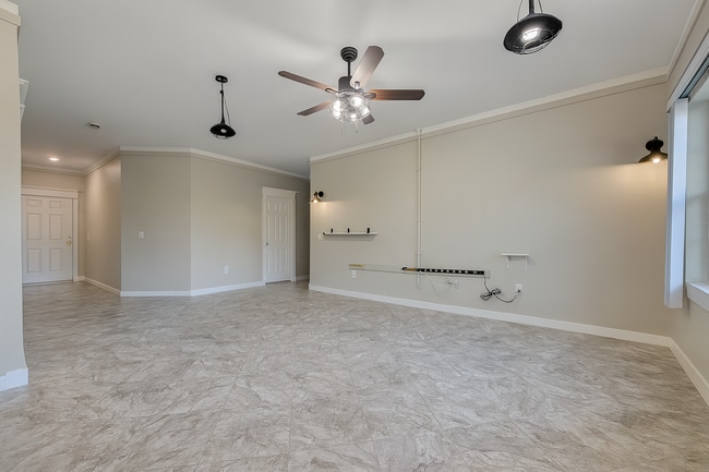 Building Photo - Must see 3 bedroom 2 bath!