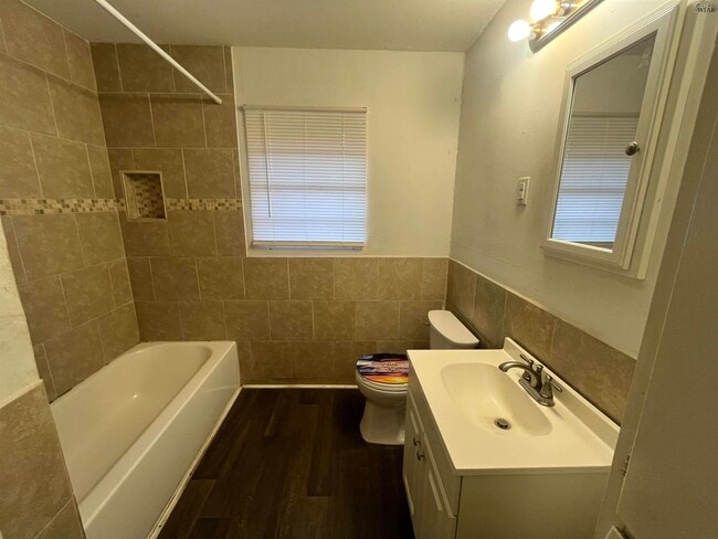 Building Photo - 1900 Huff St