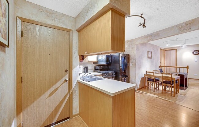 Building Photo - 4 Echo Ct