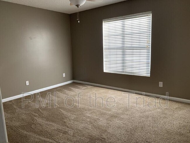 Building Photo - 2457 Shadow Valley Rd