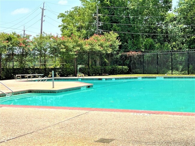 Building Photo - 2130 Greenbriar Colony Dr