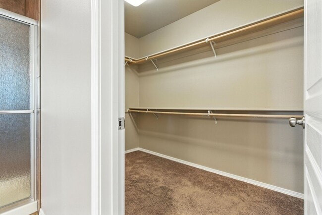 Building Photo - 7029 S Woodhaven Dr