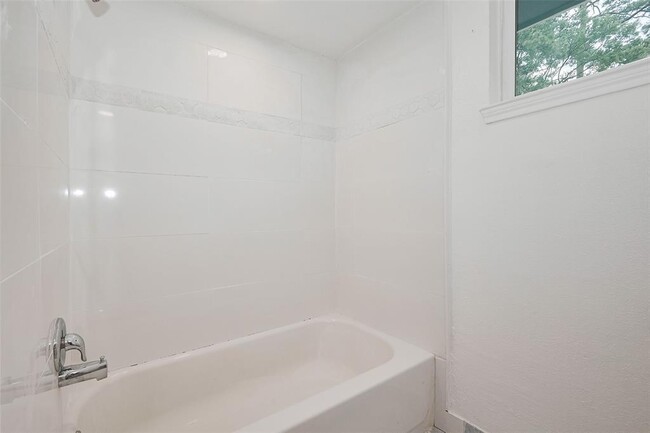 Building Photo - 25303 Lynbriar Ln