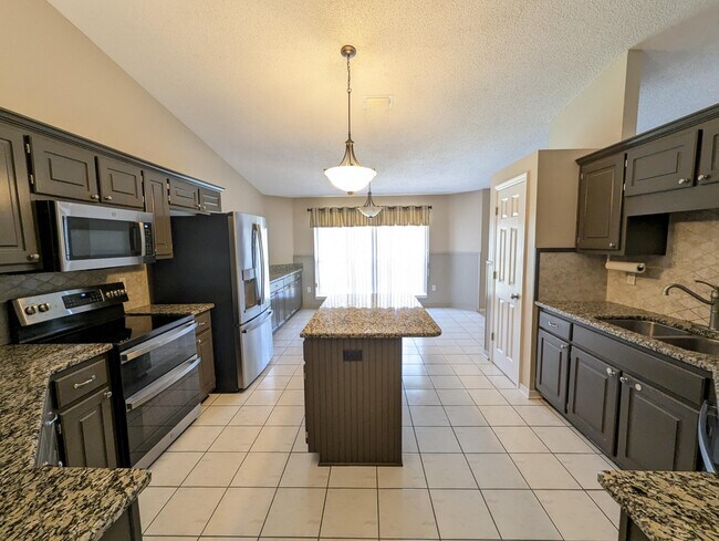 Building Photo - 7570 Pepperwood St