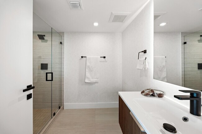 Building Photo - 9499 Collins Ave