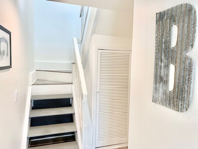 Building Photo - Beautiful Coastal Rental in Oxnard | 2 Bed...