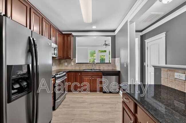 Building Photo - 330 Davidson Gateway Dr