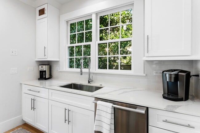 Building Photo - 141 Australian Ave