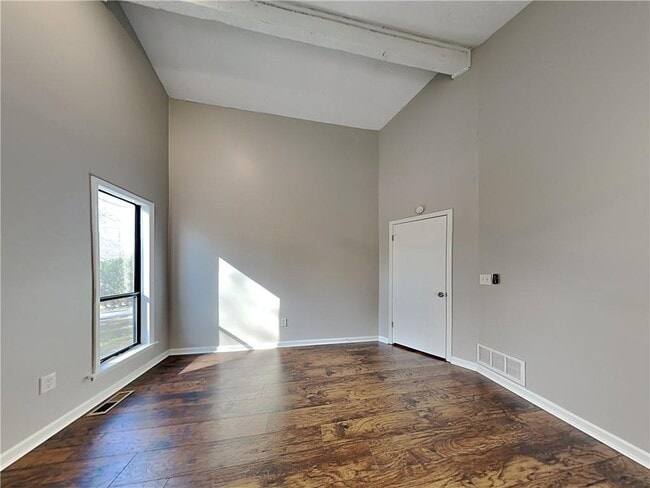 Building Photo - 619 Green Valley Dr