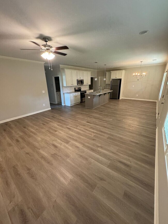 Building Photo - 3B/2B Home Available August 2026!