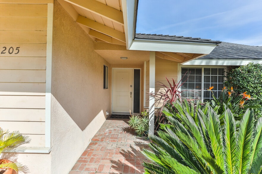 Building Photo - 205 E Old Mill Rd