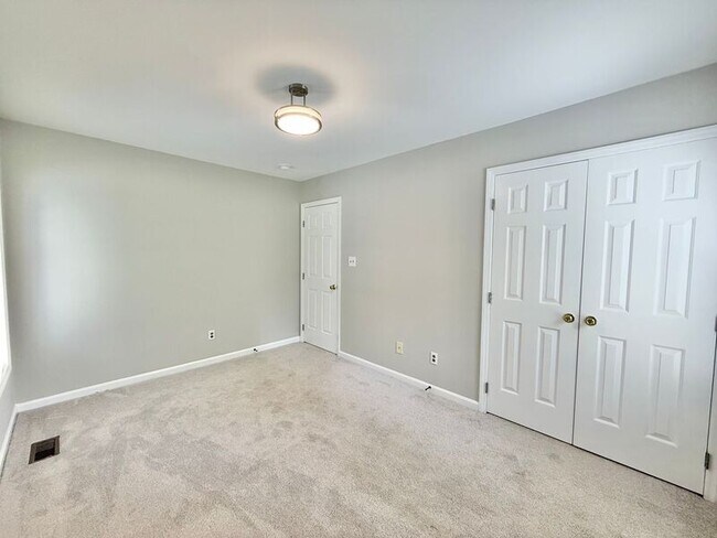 Building Photo - 119 Percheron Dr