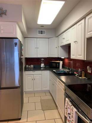 Building Photo - 1500 Park Beach Cir