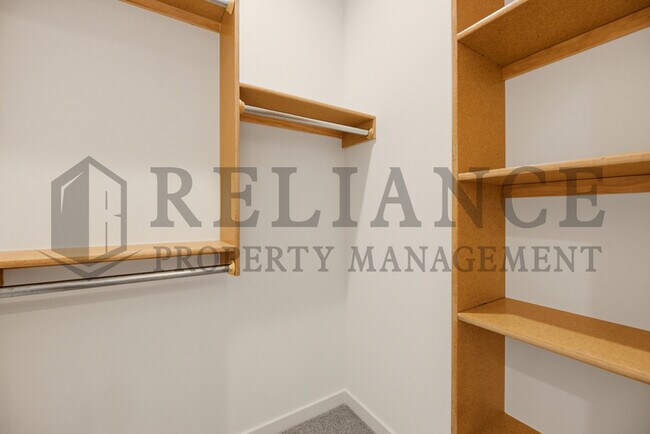 Building Photo - 5243 N Pinecrest Ct