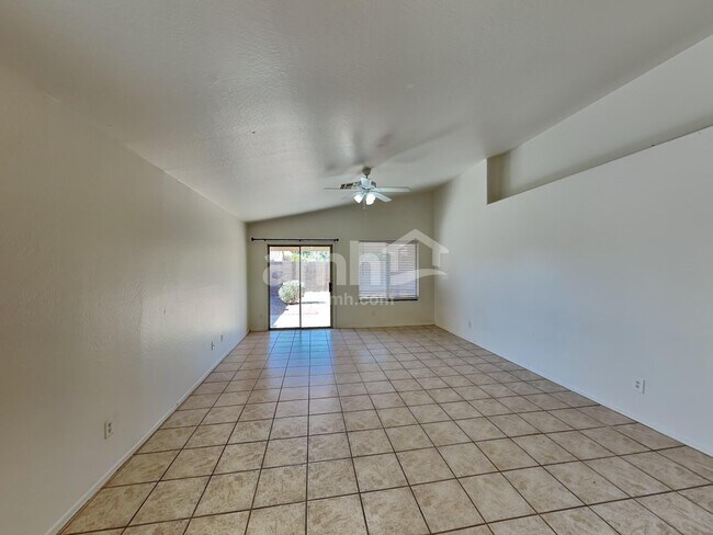 Building Photo - 11038 E Delta Ave