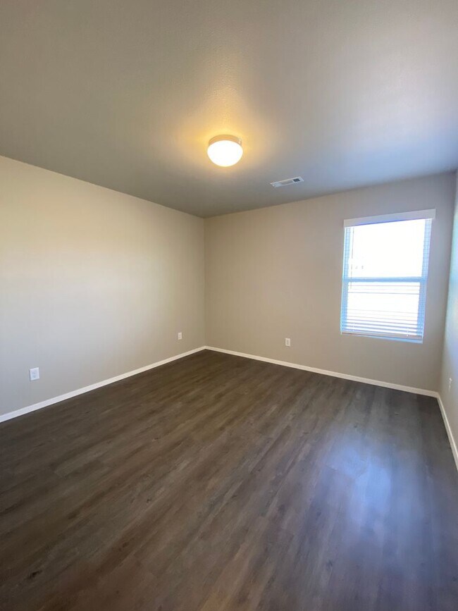 Building Photo - 503A W Christopher Dr