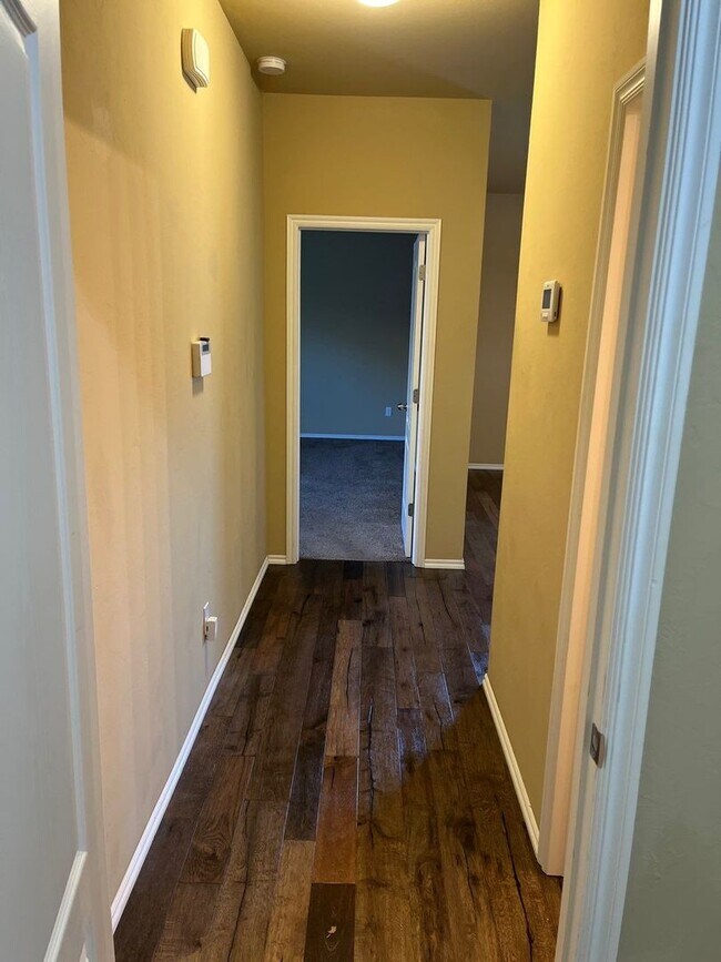 Building Photo - Available Now! - 3 bedrooms 2.5 bath