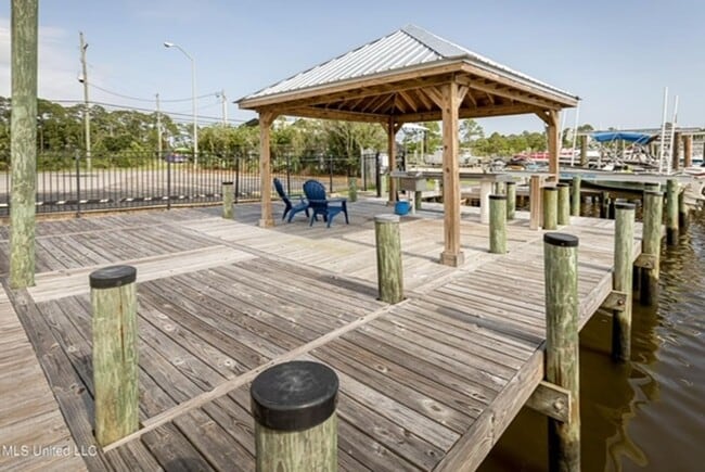 Building Photo - Waterfront Fully Furnished Condo!