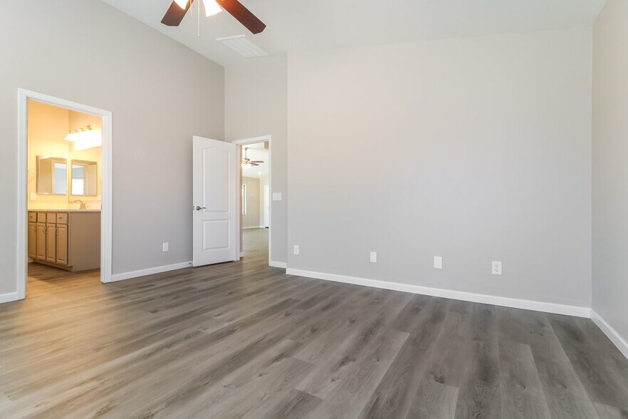 Building Photo - 5807 S 248th Ln