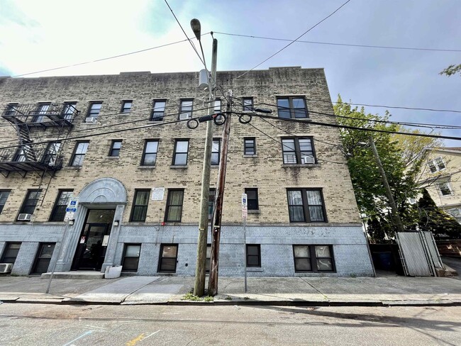 Building Photo - 1 Noll Pl