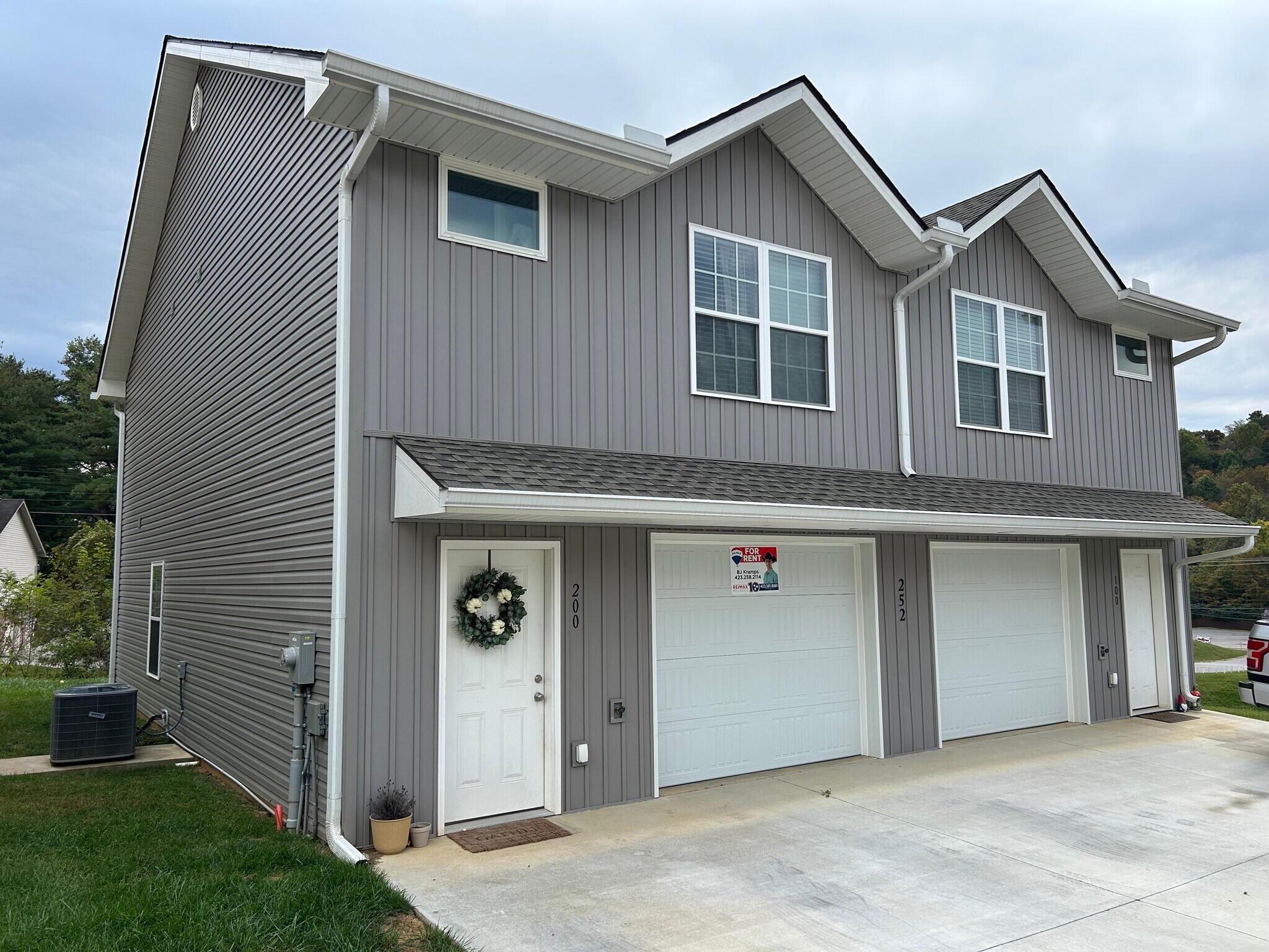 Building Photo - 252 Keswick Dr