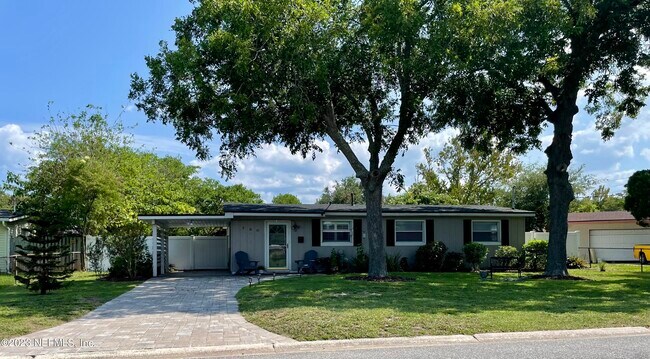 Primary Photo - 780 Redfin Dr