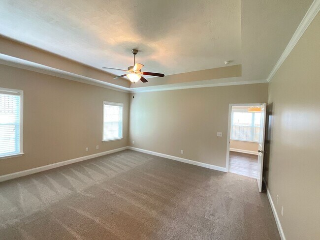 Building Photo - ****Rent Special***** 50% off the first rent charge payment. Ask for details!