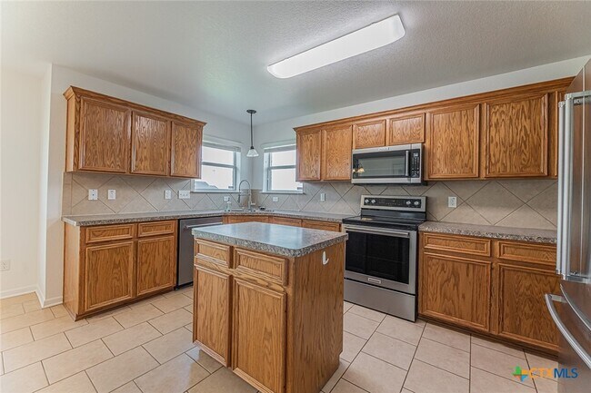 Building Photo - 3603 Salt Fork Dr