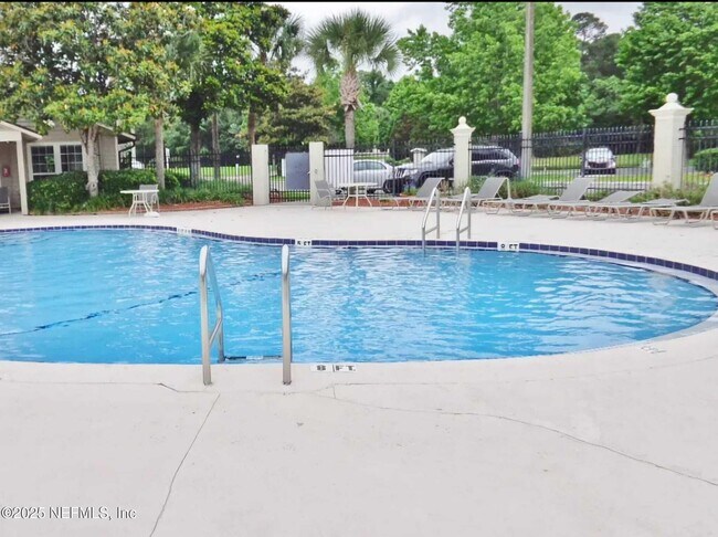 Building Photo - 10200 Belle Rive Blvd