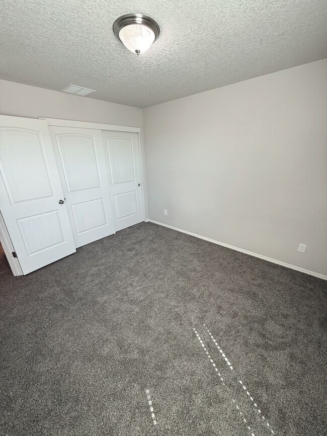 Building Photo - 8936 Mission Ridge Dr