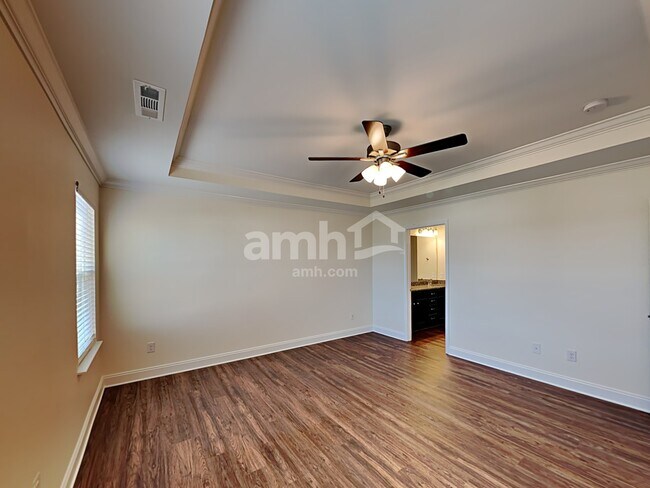 Building Photo - 1315 Lomond Dr