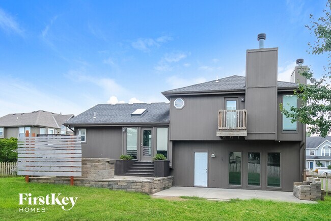 Building Photo - 10928 N Wallace Ave