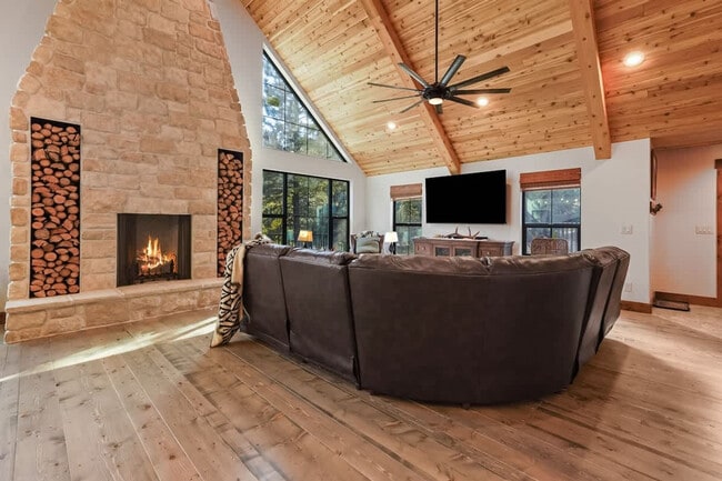 Building Photo - 18 Spur Dr