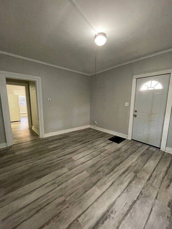 Building Photo - 909 Merchant St