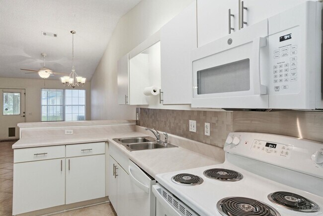 Building Photo - 2527 Trailwood Dr