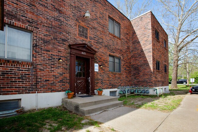 Building Photo - 4651 NE Antioch Rd