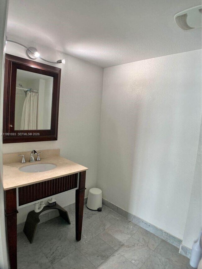 Building Photo - 500 NE 29th St