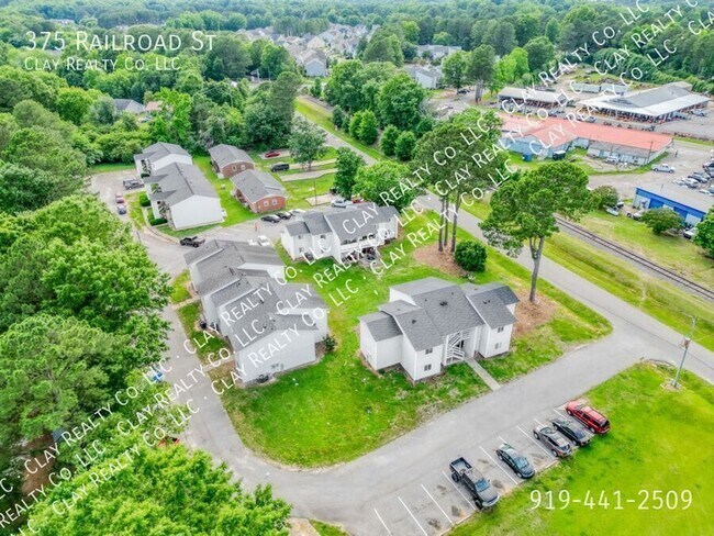 Building Photo - 375 Railroad St