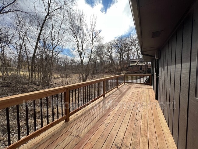 Building Photo - 3805 Maquoketa Dr