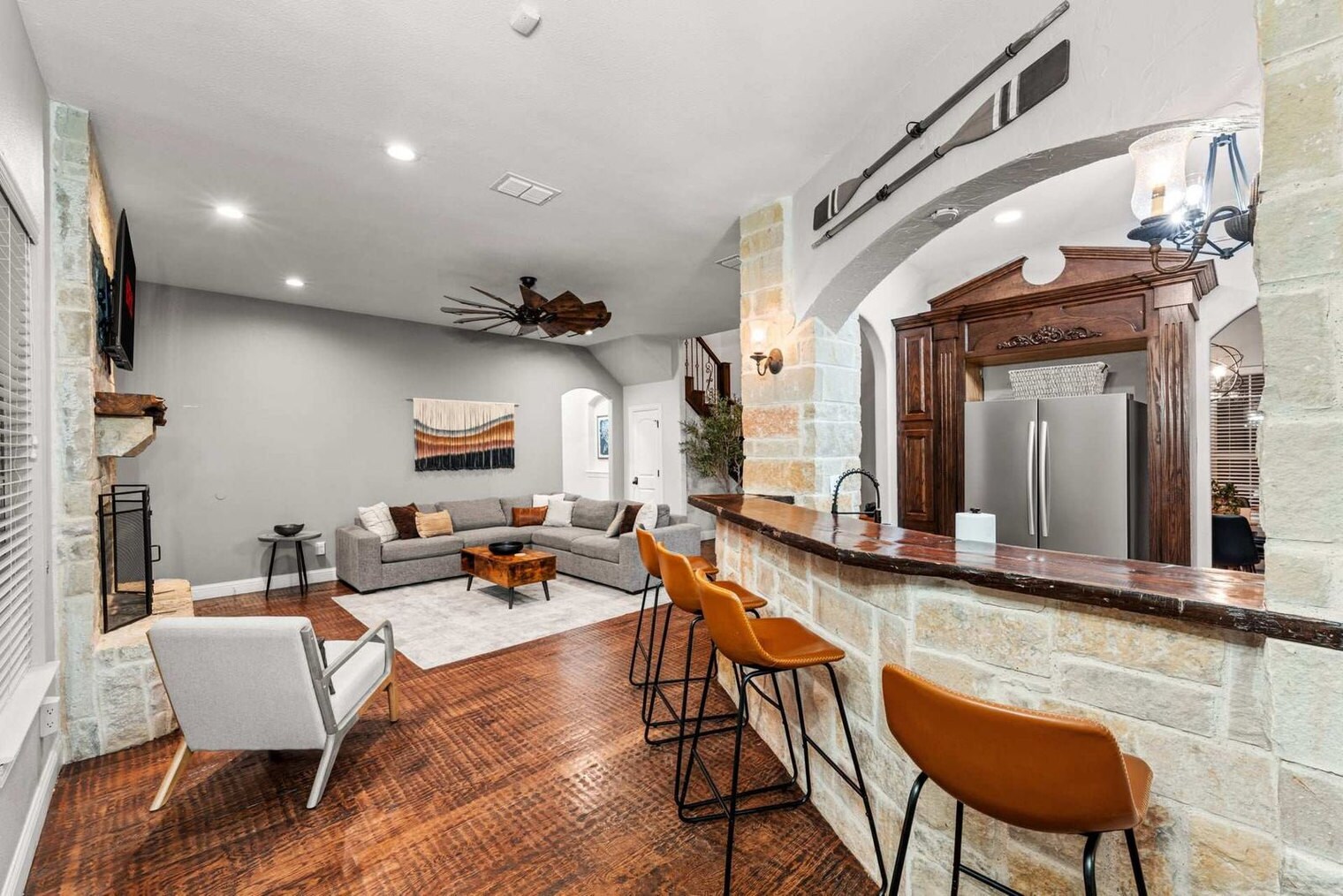 Building Photo - 200 Cove Dr